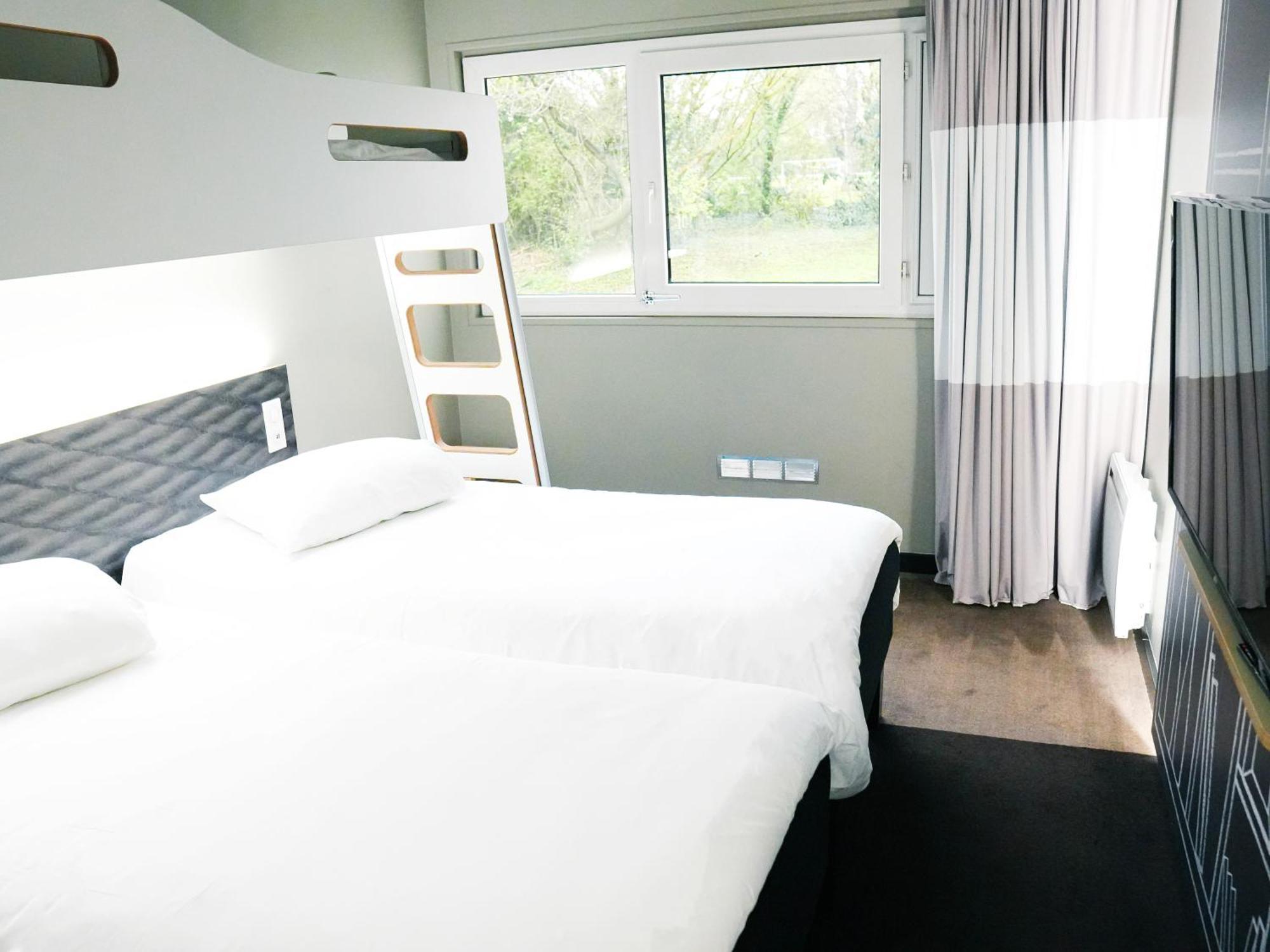 Ibis Porte D'angleterre Hotel 3*